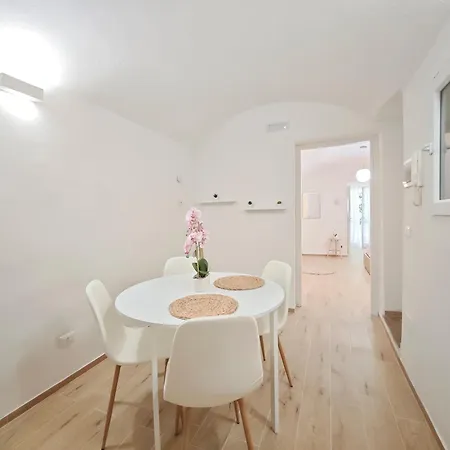 Dynami Apartment